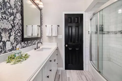 Bath - 2371 E Mullett Lake Rd, Indian River, MI 49749 photo 4 of 4
