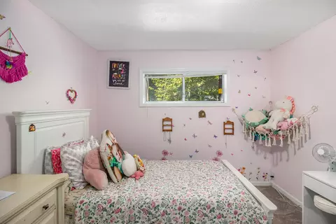 Bedroom - 2371 E Mullett Lake Rd, Indian River, MI 49749 photo 4 of 8