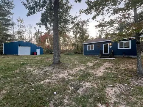6446 Hickory Rd, Johannesburg, MI 49751