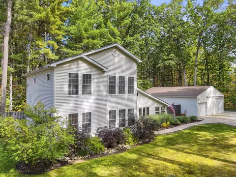 424 Pine Acres Dr, Roscommon, MI 48653