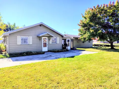 107 Island Dr, Houghton Lake, MI 48629