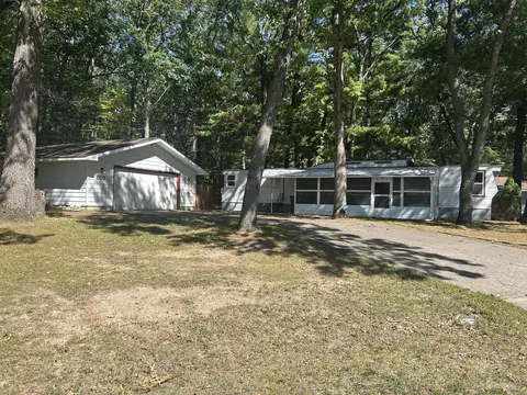 608 Ridgeview Dr, Prudenville, MI 48651