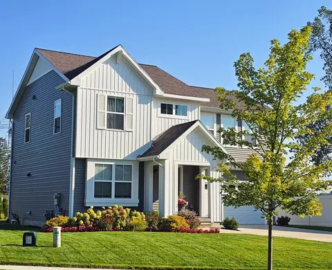 4620 Trotters Pointe Cir, Midland, MI 48642