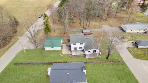 120 Marina St, Houghton Lake, MI 48629