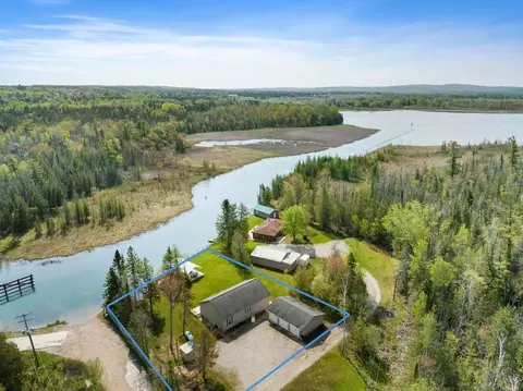 8018 Lake St, Alanson, MI 49706