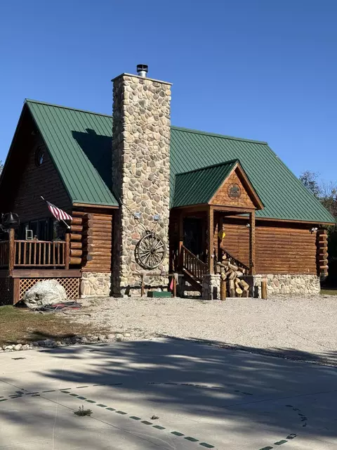 564 Wildwood Trl, Vanderbilt, MI 49795