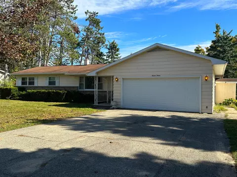712 West St, Gaylord, MI 49735