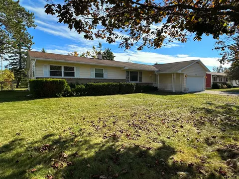 712 West St, Gaylord, MI 49735