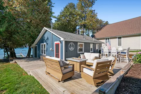 1247 Eagles Nest Rd, Indian River, MI 49749