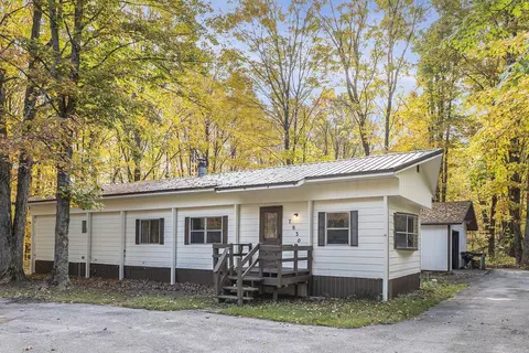 7830 Larkspur Dr, Mancelona, MI 49659