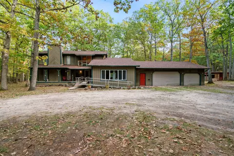 6347 Waubun Rd, Indian River, MI 49749
