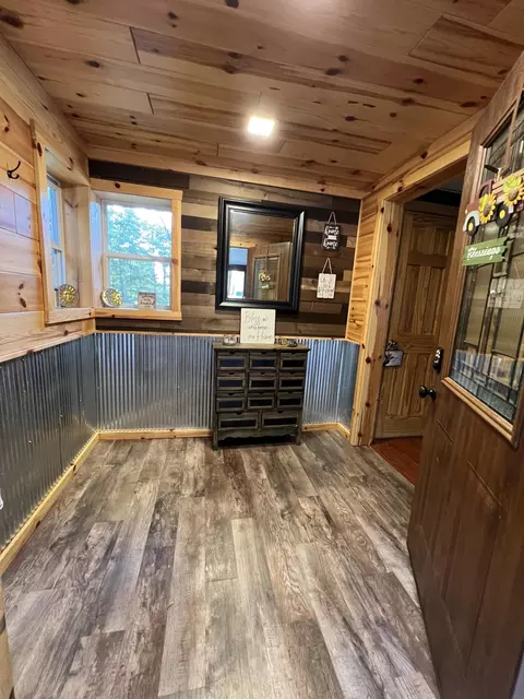 Entry Way - 1941 High Rd, Roscommon, MI 48653 photo 1 of 1