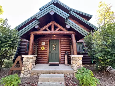 01268 Powder Ridge Dr #CABIN 833, Boyne Falls, MI 49713