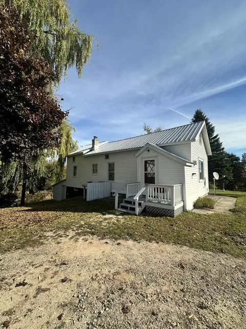 1034 Poquette Rd, Gaylord, MI 49735