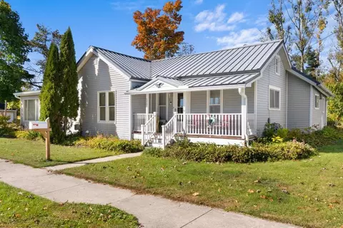 370 Young St, Cheboygan, MI 49721