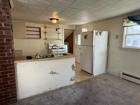 124 S B St, Cheboygan, MI 49721 photo 3