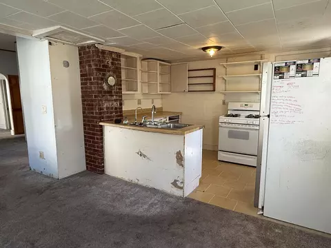124 S B St, Cheboygan, MI 49721 photo 4
