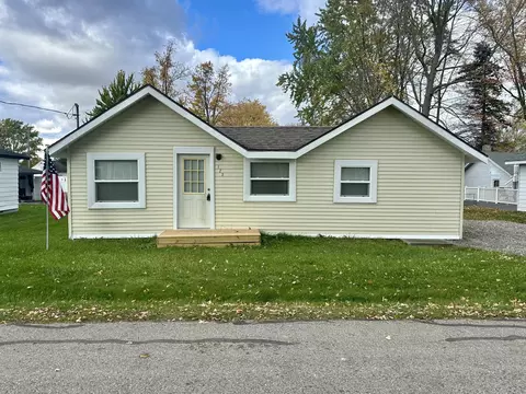 123 Sandpiper Ave, Houghton Lake, MI 48629