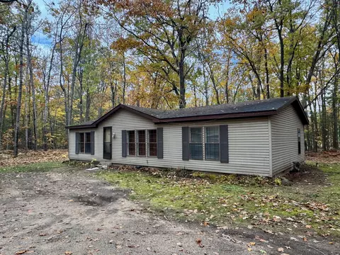 2556 E Mullett Lake Rd, Indian River, MI 49749