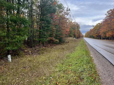 2534 E Mullett Lake Rd, Indian River, MI 49749