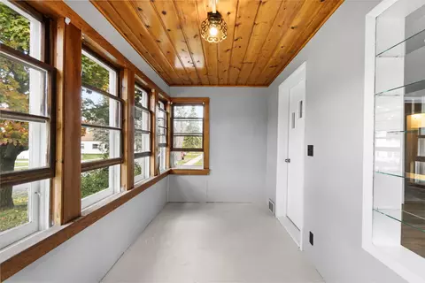 214 N E St, Cheboygan, MI 49721 photo 3