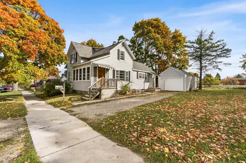 214 N E St, Cheboygan, MI 49721