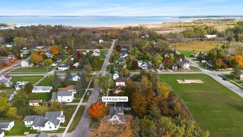 214 N E St, Cheboygan, MI 49721 photo 41