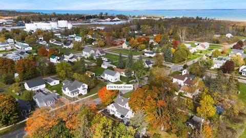 214 N E St, Cheboygan, MI 49721 photo 38