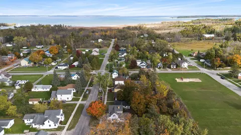 214 N E St, Cheboygan, MI 49721 photo 37