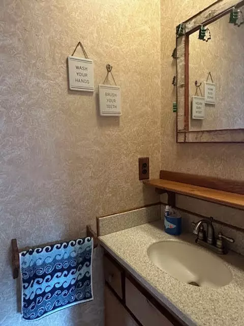 Bath - 18744 Gannet Ln, Ocqueoc, MI 49759 photo 2 of 3
