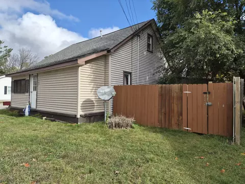 109 State St, Grayling, MI 49738 photo 3