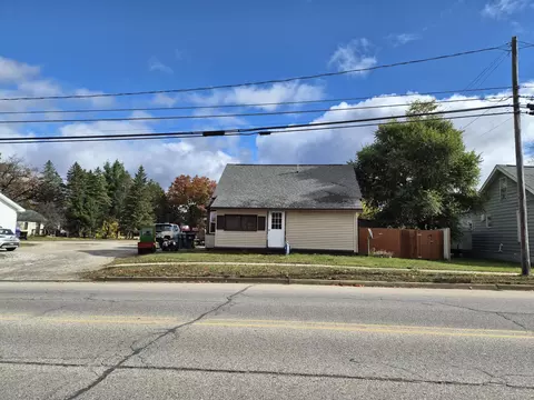 109 State St, Grayling, MI 49738