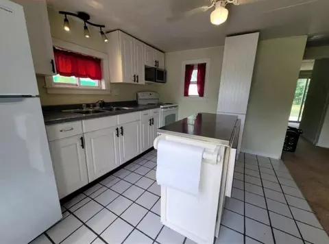 Kitchen - 2887 E M-72 Hwy, Grayling, MI 49738 photo 1 of 2