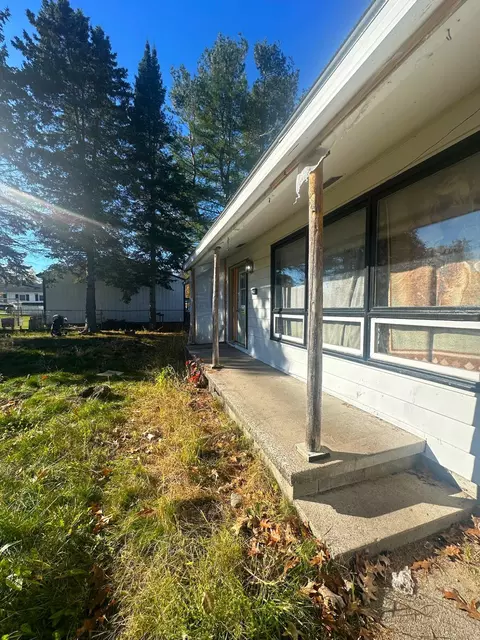 Exterior - 419 Obrien Dr, Cheboygan, MI 49721 photo 2 of 7
