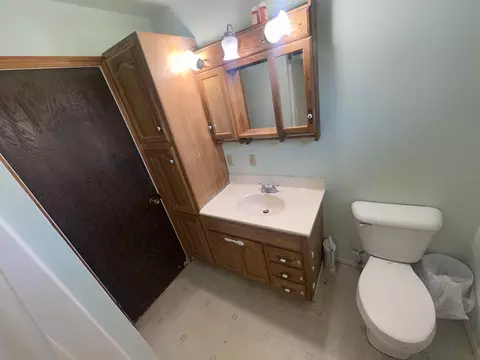 Bath - 419 Obrien Dr, Cheboygan, MI 49721 photo 1 of 3