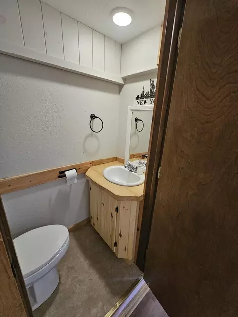 Bath - 6249 W Pine Point Rd, Grayling, MI 49738 photo 4 of 4