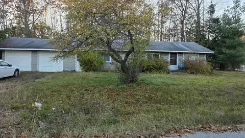 9730 Helen St, Atlanta, MI 49709