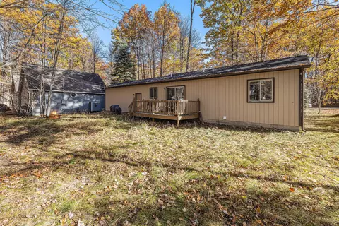 Exterior - 121 Black Squirrel Ct, Roscommon, MI 48653 photo 8 of 8