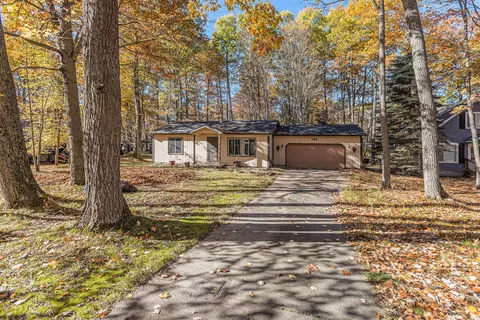 Exterior - 121 Black Squirrel Ct, Roscommon, MI 48653 photo 2 of 8