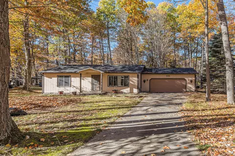 Exterior - 121 Black Squirrel Ct, Roscommon, MI 48653 photo 3 of 8