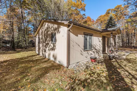 Exterior - 121 Black Squirrel Ct, Roscommon, MI 48653 photo 7 of 8