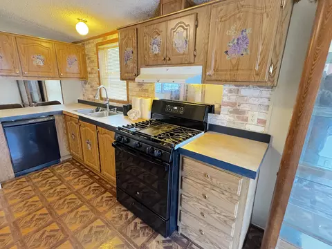 Kitchen - 10285 Scanlon Dr, Cheboygan, MI 49721 photo 2 of 6