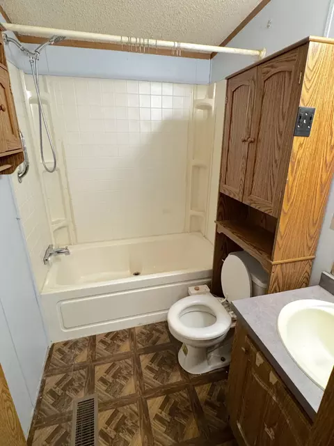 Bath - 10285 Scanlon Dr, Cheboygan, MI 49721 photo 2 of 4