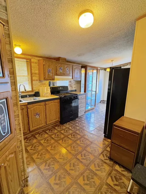 Kitchen - 10285 Scanlon Dr, Cheboygan, MI 49721 photo 5 of 6