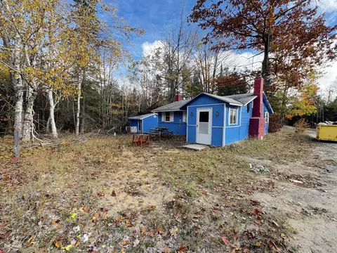 Exterior - 10285 Scanlon Dr, Cheboygan, MI 49721 photo 7 of 9