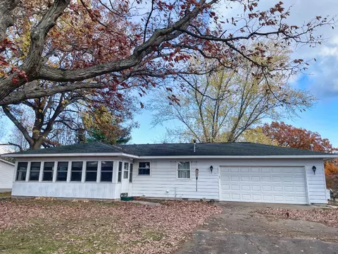 1435 S Loxley Rd, Houghton Lake, MI 48629