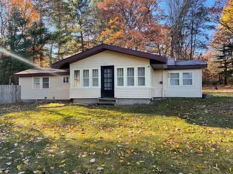 117 Russell Ave, Houghton Lake, MI 48629