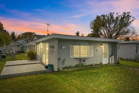 10222 W Shore Dr # 4, Houghton Lake, MI 48629