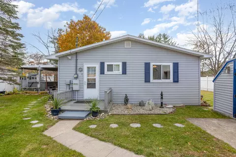 1212 Janice Ln, Beaverton, MI 48612