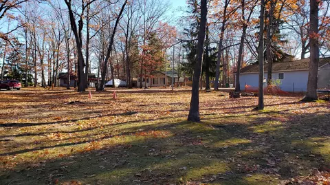 307 Oakwood Ave, Prudenville, MI 48651